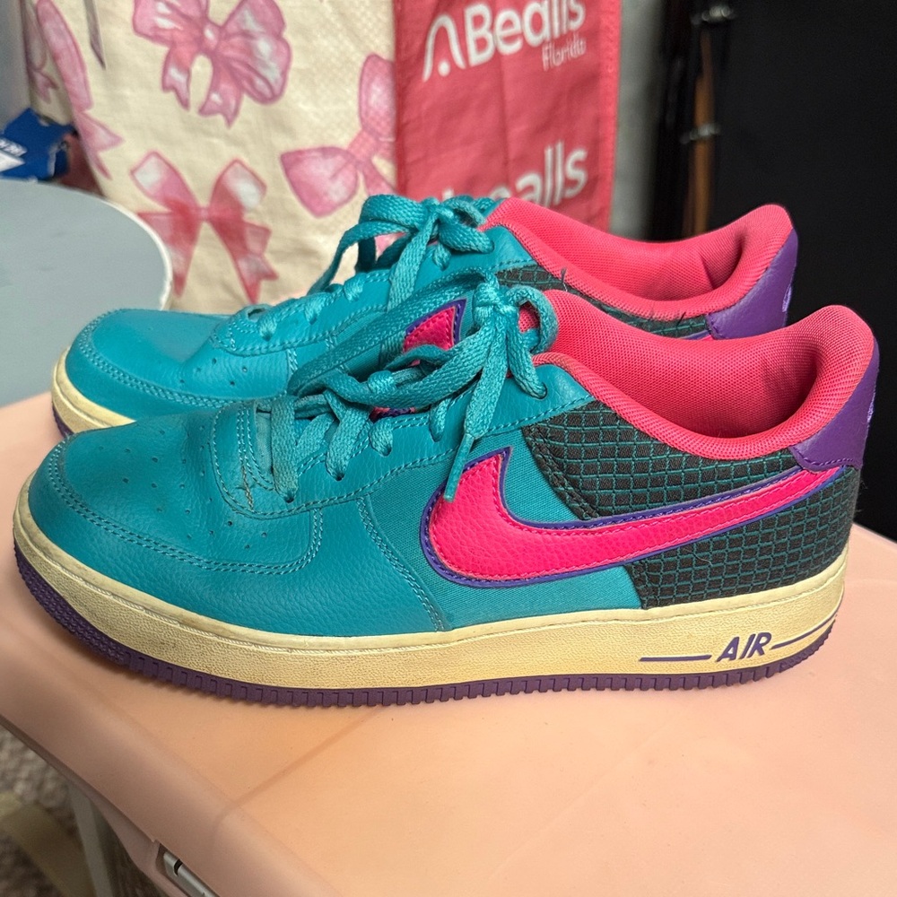 Nike Kids Teal & Hot Pink Low-Top Sneakers with Purple Accents